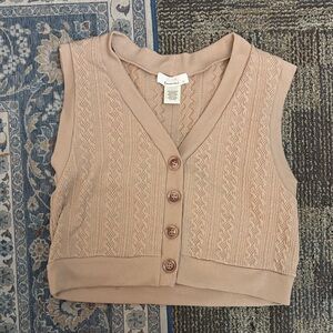 URBAN || Beige Knit Button-Up Vest